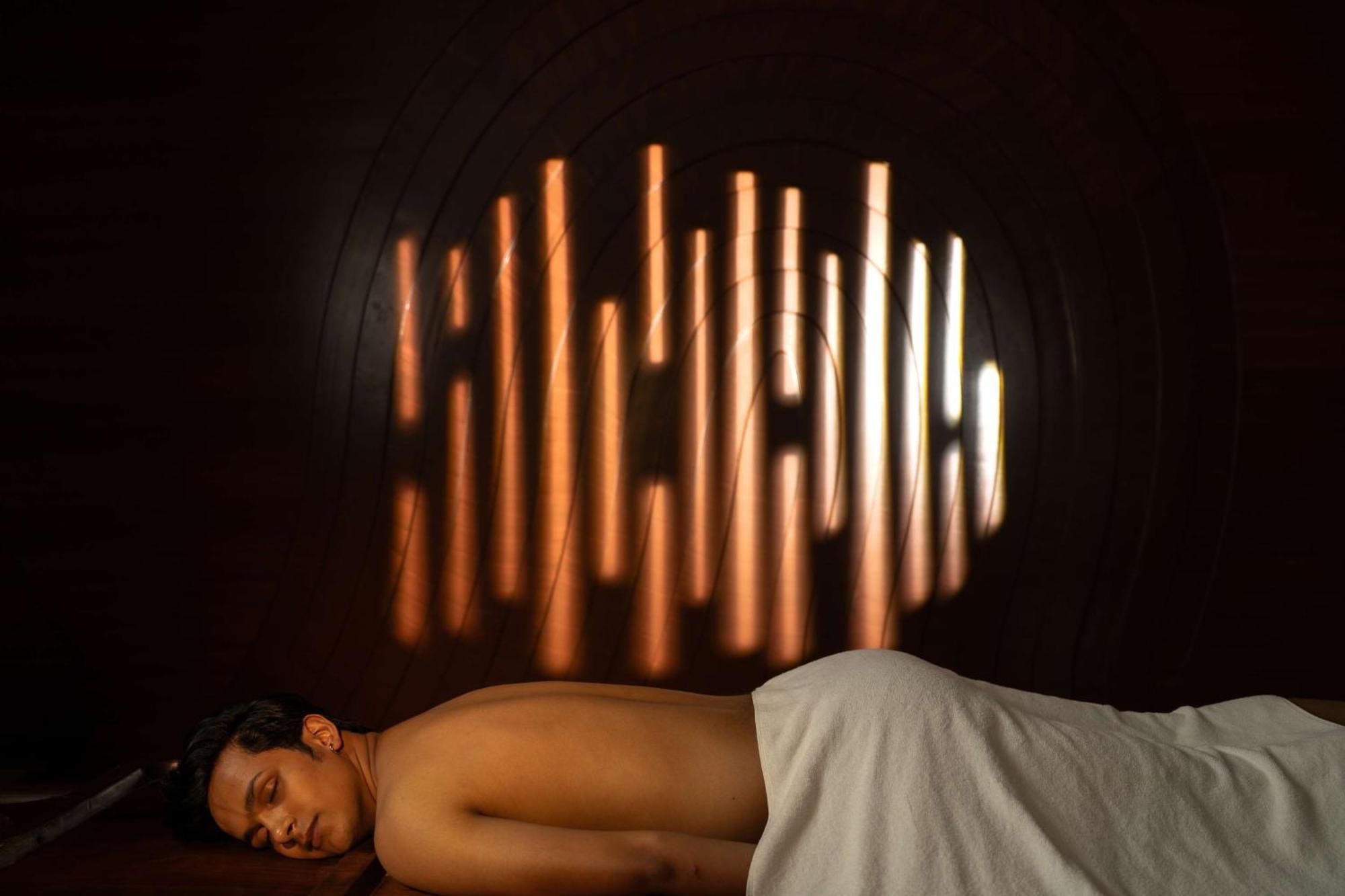 Hyatt Pune Exterior photo A man receiving a massage